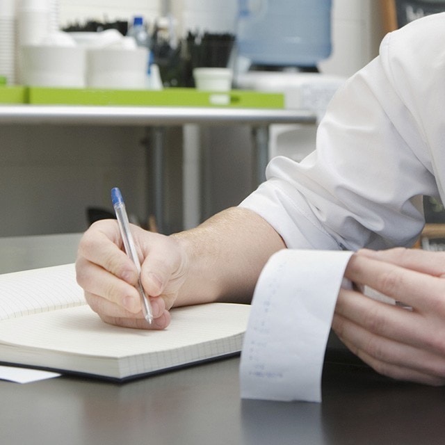 Cálculo del coste de los alimentos y maximización de beneficios