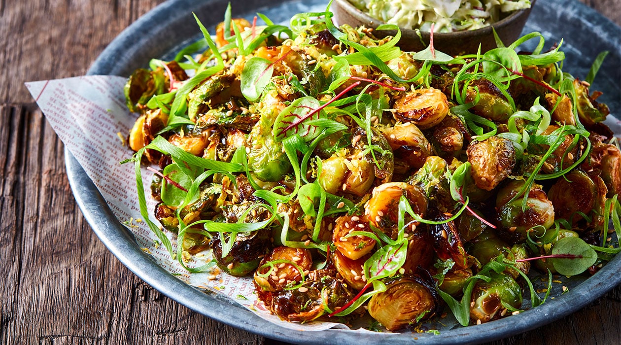 Coles de Bruselas al carbón con glaseado gochujang ahumado – - Receta - UFS