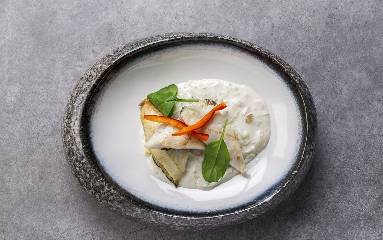Lubina con sopa de coco y albahaca – - Receta - UFS
