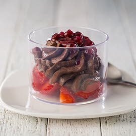Mousse de chocolate con fresas maceradas en vinagre de Jerez Mousse de chocolate con fresas maceradas en vinagre de Jerez