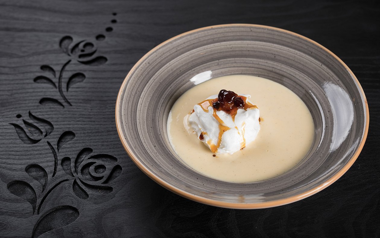 Isla flotante casera con leche de coco, frutos secos cocidos en caramelo a la canela y merengue con habas tonka – - Receta - UFS Isla flotante casera con leche de coco, frutos secos cocidos en caramelo a la canela y merengue con habas tonka – - Receta - UFS