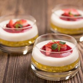 Panna cotta al coco sobre gelatina de mango