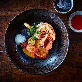 Bogavante a la parrilla al curry rojo y espuma de coco Bogavante a la parrilla al curry rojo y espuma de coco