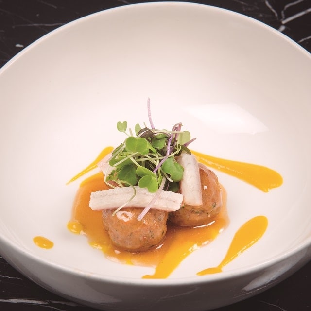 Albóndigas de ternera sobre cremoso de calabaza y anguila ahumada Albóndigas de ternera sobre cremoso de calabaza y anguila ahumada