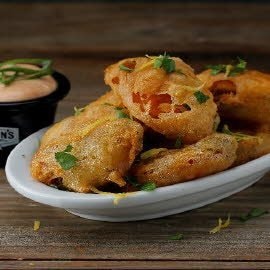 Aperitivos de mejillones fritos con Kimchee mayonesa Aperitivos de mejillones fritos con Kimchee mayonesa