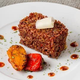 Arroz de trigo rojo con mojo y oveja gomera