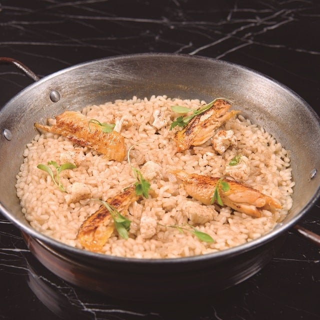 Arroz de verduritas, alitas de pollo y azafrán Arroz de verduritas, alitas de pollo y azafrán