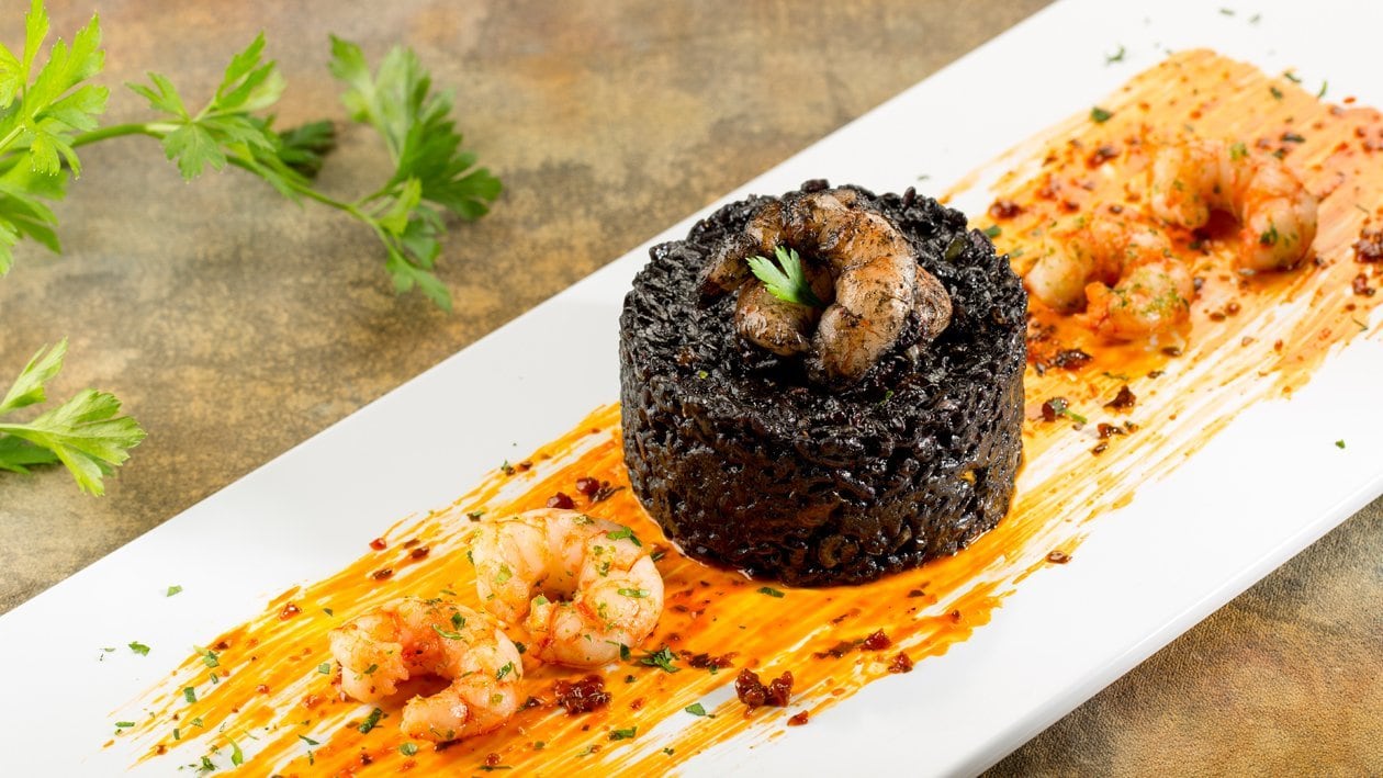 Arroz negro de tinta de calamar con gambas al pesto rojo – - Receta - UFS