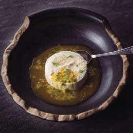 Bavarois de coco, cítrico y sopa de maracuyá Bavarois de coco, cítrico y sopa de maracuyá