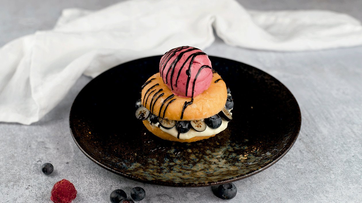 Berlina rellena de cheesecake con helado de frutos rojos – - Receta - UFS Berlina rellena de cheesecake con helado de frutos rojos – - Receta - UFS