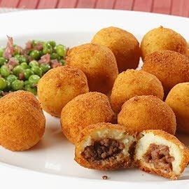 Bombas de patatas rellenas de carne Bombas de patatas rellenas de carne