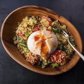 Bulgur de pistacho, frutas y burrata sweet chili Bulgur de pistacho, frutas y burrata sweet chili