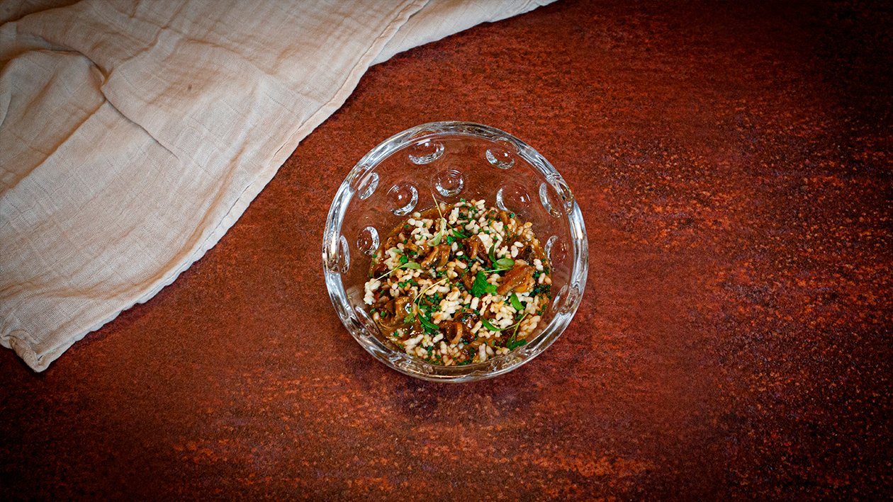 Caracoles guisados con fondo de pollo y arroz crujiente – - Receta - UFS Caracoles guisados con fondo de pollo y arroz crujiente – - Receta - UFS