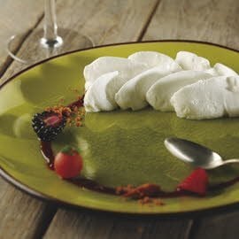 Chantilly caramelizado con frutos rojos