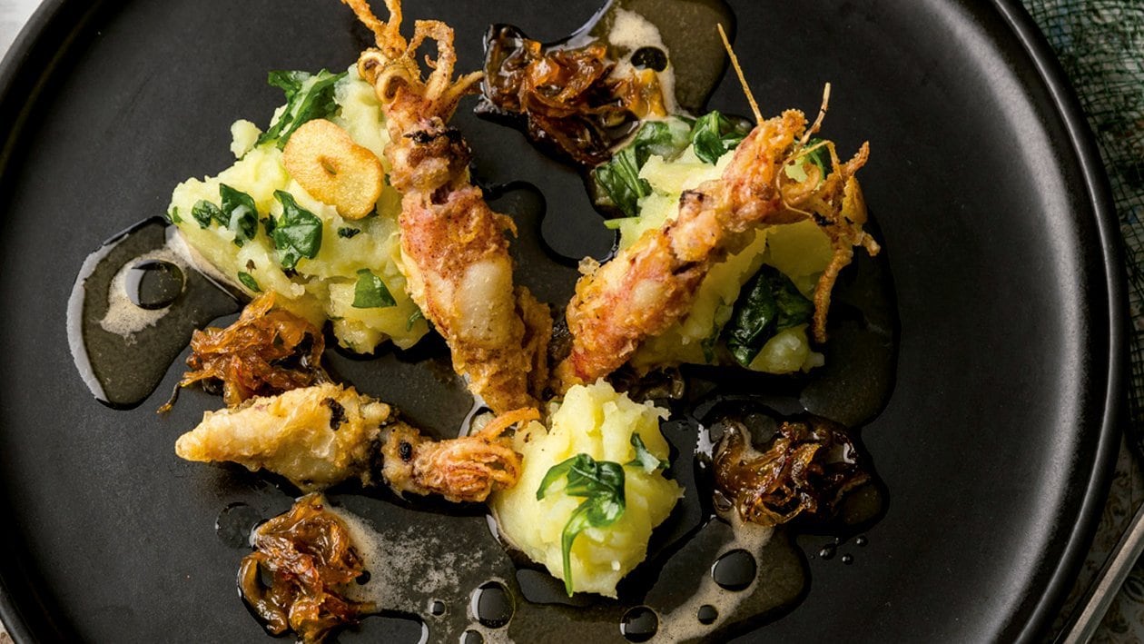Chipirones fritos encebollados, patata, jugo y toffee de cebolla – - Receta - UFS