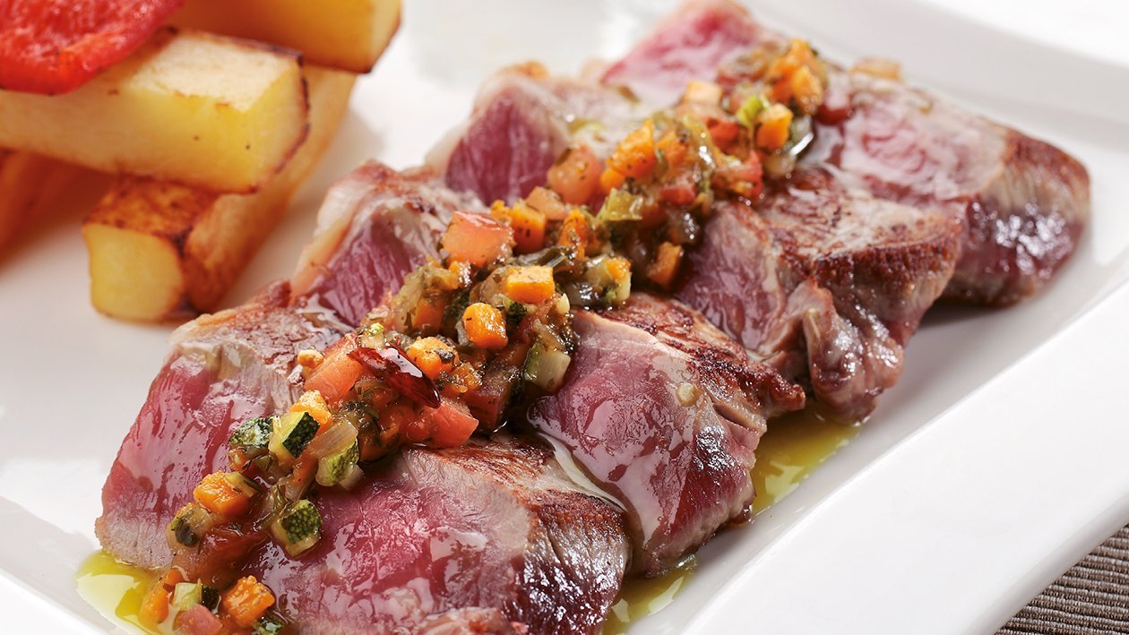 Chuleta a la piedra con vinagreta templada de verduras al txakoli – - Receta - UFS Chuleta a la piedra con vinagreta templada de verduras al txakoli – - Receta - UFS