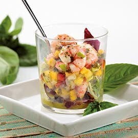 Cocktail fresco de gambas, hortalizas y frutas al basílico Cocktail fresco de gambas, hortalizas y frutas al basílico