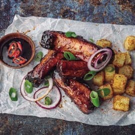 Costillar teriyaki y patatas especiadas Costillar teriyaki y patatas especiadas