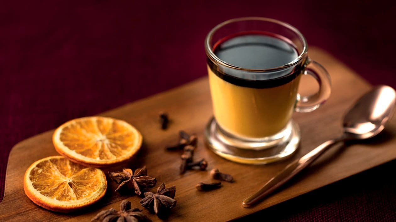 Crema catalana de vino caliente especiado con anís estrellado y canela – - Receta - UFS