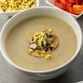 Crema de champiñones con picada provenzal Crema de champiñones con picada provenzal