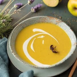 Crema de puerro y manzana verde al curry vegetariana Crema de puerro y manzana verde al curry vegetariana