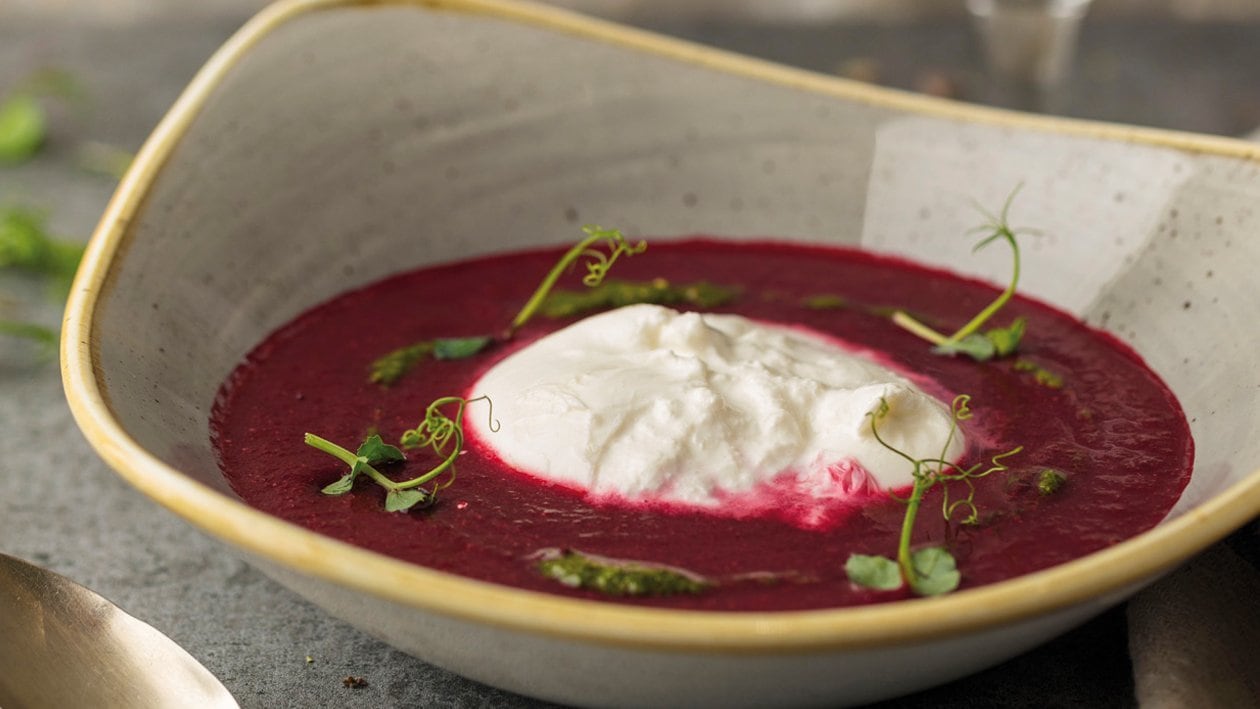 Crema de remolacha y citronella con burrata y albahaca – - Receta - UFS