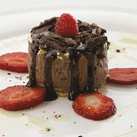 Delicia de chocolate con frutos rojos y crujiente de chocolate Delicia de chocolate con frutos rojos y crujiente de chocolate