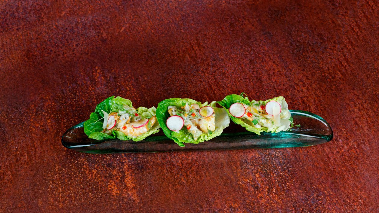 Ensalada César con langostinos entempura y espárragos verdes – - Receta - UFS