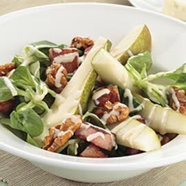 Ensalada de canónigos pera y bacon crujiente al yogur Ensalada de canónigos pera y bacon crujiente al yogur