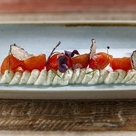 Ensalada de tomate cherry, queso y trufa Ensalada de tomate cherry, queso y trufa