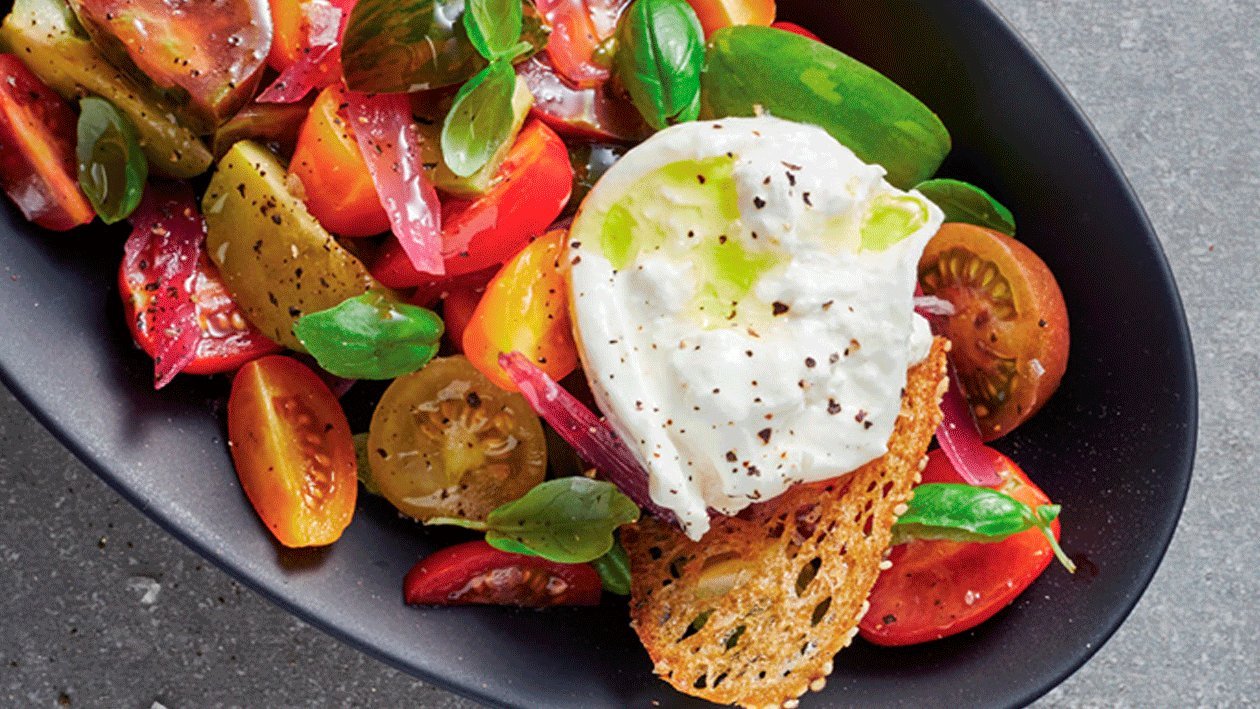 Ensalada de tomate con cebolla encurtida y burrata – - Receta - UFS