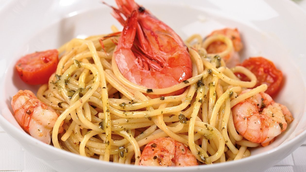 Espaguettis al pesto salteados con gamba roja – - Receta - UFS