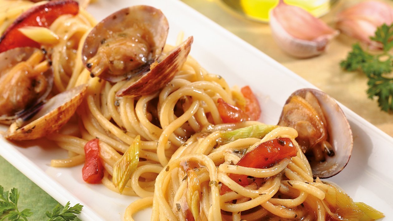 Espaguettis con almejas al ajillo – - Receta - UFS