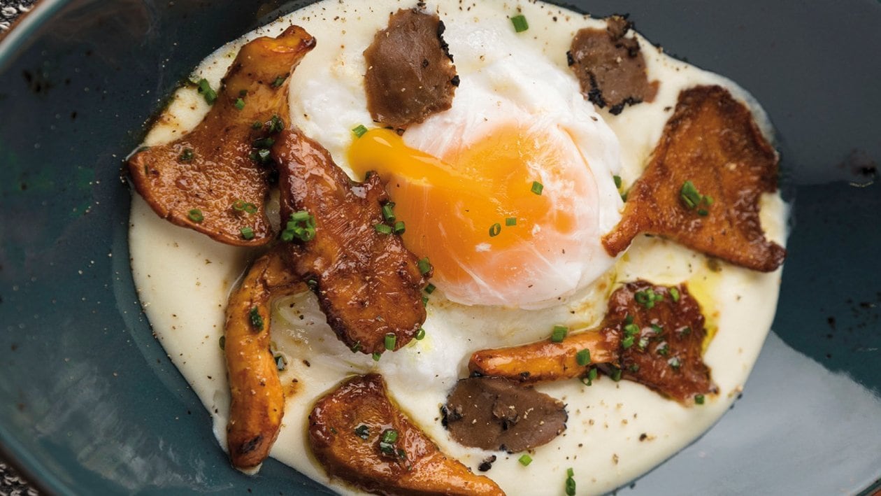 Espuma de patata con níscalos, trufa negra y huevo poché – – Receta UFS