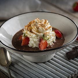 Fresas picantes con nata para montar y chocolate Fresas picantes con nata para montar y chocolate
