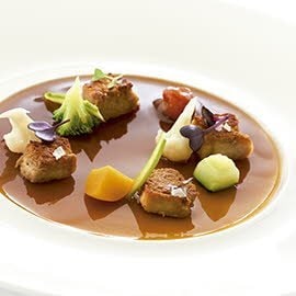 Gelée de ternera, mollejas, vegetales y brotes Gelée de ternera, mollejas, vegetales y brotes
