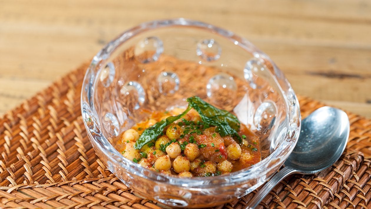 Guiso de garbanzos, con bacalao y espinacas crujientes – - Receta - UFS