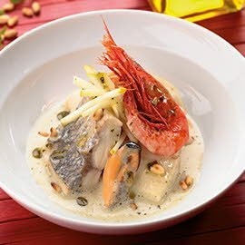 Guiso suave de lubina con emulsión de manzana y albahaca Guiso suave de lubina con emulsión de manzana y albahaca