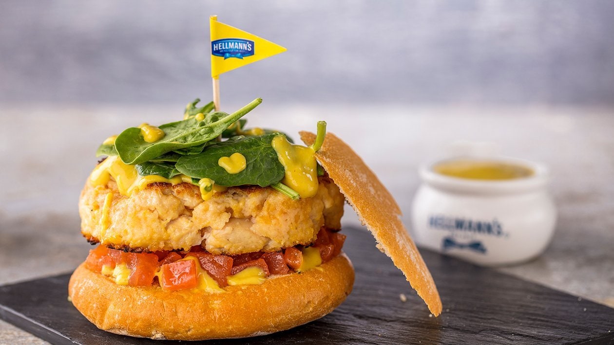 Hamburguesa de pollo macerada con sweet chili y tomate especiado – - Receta - UFS