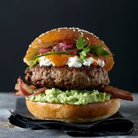 Hamburguesa de ternera con aguacate y queso de cabra Hamburguesa de ternera con aguacate y queso de cabra