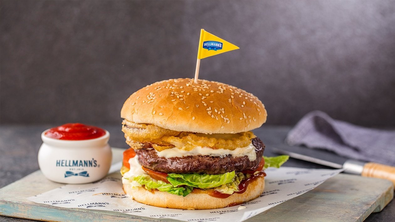 Hamburguesa de ternera fundida de quesos, salsa barbacoa y aros de cebolla – – Receta UFS