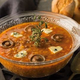 Lentejas estofadas con verduritas de temporada y queso de Tresviso Lentejas estofadas con verduritas de temporada y queso de Tresviso