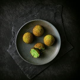 Macarrón de coco con lima y pandán Macarrón de coco con lima y pandán