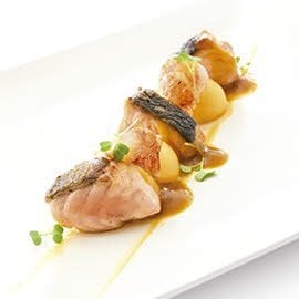 Marmitako de salmón y cigalas con fondo de marisco y bolas de patata Marmitako de salmón y cigalas con fondo de marisco y bolas de patata