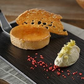 Micuit de foie con quenelle de jengibre y queso de vino dulce Micuit de foie con quenelle de jengibre y queso de vino dulce