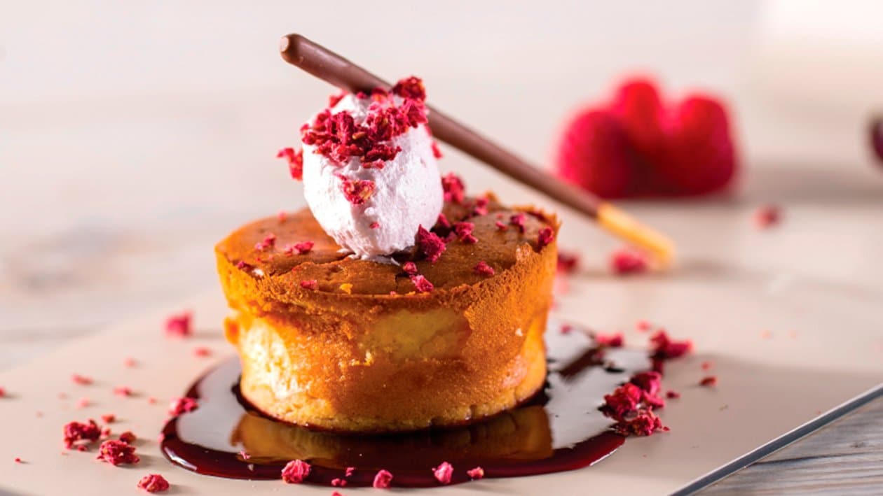 Mini cheesecake con frutos del bosque y quenelle de frambuesa – - Receta - UFS