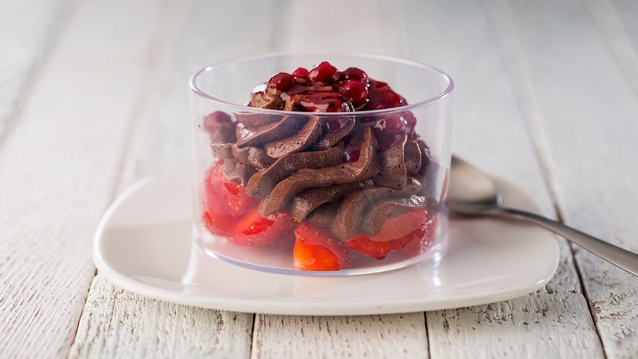 Mousse de chocolate con fresas maceradas en vinagre de Jerez – - Receta - UFS