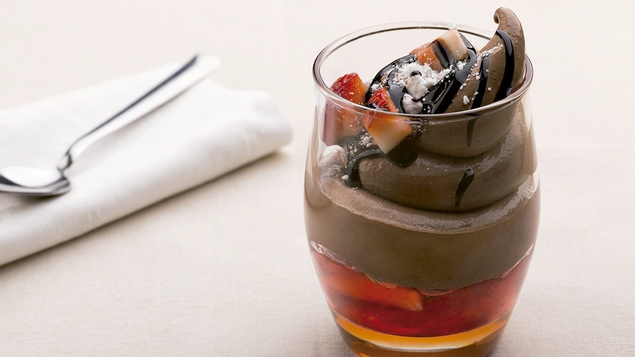 Mousse de chocolate con reducción de balsámico y fresas – - Receta - UFS