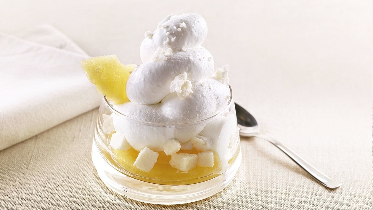 Mousse de coco con piña en almíbar y coco confitado – - Receta - UFS