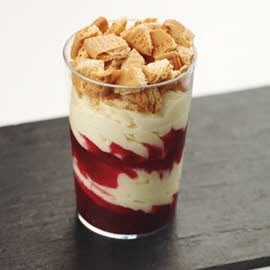 Mousse de Yogur con galleta y frutos rojos Mousse de Yogur con galleta y frutos rojos